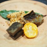 津の守坂 小柴 - 焼物1　穴子の白焼き　金柑蜜煮　牛蒡