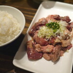 焼肉ジャッカル - ご飯必須☆美麗ミックスホルモン(塩)の山 ｱｲｼﾃﾙ！