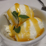 ラミティエ - フロマージュブランのムース・アプリコットソース