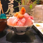 魚助食堂 - 山盛りです！