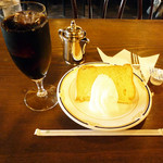 炭火自家焙煎 珈琲倶楽部 - シフォンケーキ400円とアイスコーヒー500円