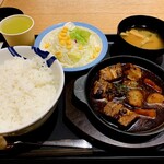 松屋 - ビーフシチュー定食生野菜セット
