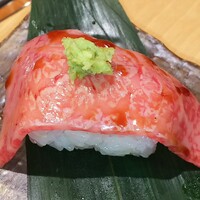 近江うし焼肉 にくTATSU 銀座店 - サーロインの炙り寿司　