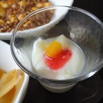 チャイナ食堂 彩菜房 - デザートは杏仁豆腐