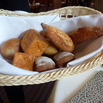 キュイジーヌ[s] ミッシェル・トロワグロ - 好きなパンを、選べます♪