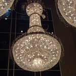 キュイジーヌ[s] ミッシェル・トロワグロ - ホテルロビーのシャンデリア