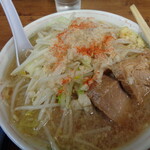 ラーメン二郎 - 唐辛子を少々