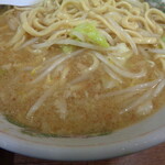 ラーメン二郎 - 野菜は先に食べたほうがいいかも？ちょいとスープが薄まる？