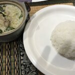 バンコク - ランチメニューBのグリーンカレーセット850円。