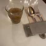 ブラッスリー・バーゼル - オニオンスープ。玉ねぎがいっぱい。