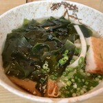 たばこや - わかめうどん 470円