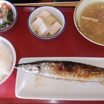 富山上袋食堂 - 秋刀魚塩焼き・高野豆腐・ほうれん草おひたし・ご飯小・豚汁