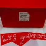 レ・グーテ - 真っ赤なカワイイ箱