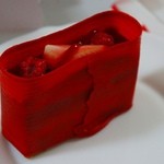 レ・グーテ - ファション420円アールグレーにイチゴのムースバラの香りのいちごゼリーをサンド