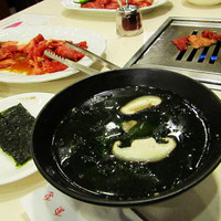 食道園 宗右衛門町本店  - 白飯を選ぶと付いてくる、わりと量の多いワカメスープw