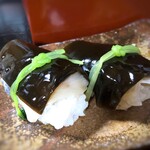 博多水炊き タケウチ - ◆さば寿司・・主人が、かなり気に入ったようです。 鯖も美味しいけれど、昆布の柔らかさや味わいが絶妙だとか。 最近はいい昆布を手に入れるのが大変だそうですが、この品は独自に考案されたそう。