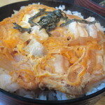 そば処三久 - 親子丼の玉子はしっかり火が通ったタイプ