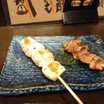 炭火焼鳥 鶏拓 - おまかせの肝レア焼きと笹身