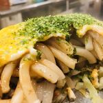 めいじ - ☆断面　とろとろの卵にうどんとキャベツが絡んで優しい味わい♪卵に比べチーズの割合が控え目で、見た目よりもさっぱりといただけました。ここでもキャベツの旨味が効いてました^ ^