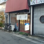 初美 - 路地裏にひっそりと