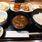 月のおどり - から揚げミックス定食780円