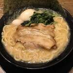 横浜家系ラーメン 本気家 - 料理写真:MAXラーメン(醤油)