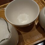 mirukuandopafeyotsubahowaitoko-ji - 贅沢ミルクのカフェオレ（左がホットミルク、右のポットにコーヒー）