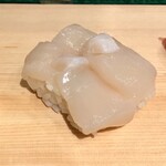 Uogashi Nihonichi Tachigui Sushi - ホタテ