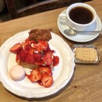 CAFE KATEMAO - いちごのタルト、コーヒー(HOT)