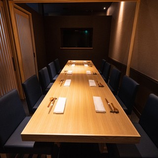 4名様用と6名様用のお部屋は繋げて【10名様用個室】としてのご利用が可能です。