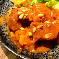 ビストロ ハマイフ - タンのトマト煮込み。チリパウダーもまぶして。タンシチュー並みに柔らかく煮込まれていてトロける美味しさ。