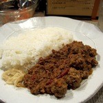 インジャン★ジョー - ②日替わりカレーのダブルキーマは挽き肉＋肉団子のカレーです