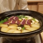 道人 - ⑫聖護院大根、網獲り鴨(新潟県産)、九条葱、利尻昆布&鮪節の出汁鍋
      利尻昆布&鮪節で取った出汁は本当に素晴らしい！
      聖護院大根は冬瓜の様に少しとろみと甘みがあります。