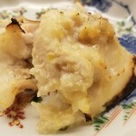 道人 - ⑭虎河豚(山口県下関産)のカマの西京焼き
      白味噌の甘みと旨みが滲み込んだ旬の虎河豚のカマ、加熱され脂が活性化して堪らない美味しさ。
      ご飯が進み過ぎます！(人´∀`)♪