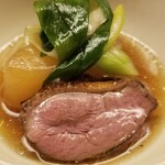 道人 - ⑫聖護院大根、網獲り鴨(新潟県産)、九条葱、利尻昆布&鮪節の出汁鍋
      こちらもお代わりが止まらない！
      お鍋としてレベルが違う！