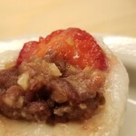 道人 - ⑯苺大福、胡桃&小豆餡
      小豆は粒が立ち穏やかな甘みながら深い味わい、胡桃のカリッと食感がアクセントに
      苺の落ち着いた甘みと酸みも加わり、素晴らしい。
      お土産にまとめ買いしたい！