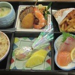 伊豫水軍 - 竜宮弁当は子供のために考案されたお子様ランチ食後のアイスも付いてくる。ご飯は釜飯で非常に旨くおかわりのＯＫ