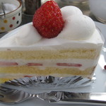 ケーキラボ・マグネット - 王道ショートケーキ。