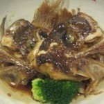 伊豫水軍 - 鯛の兜煮、今治の有名な料理の一つ。あたまには沢山の身が付いていてむしゃぶりついて食べるのが通。