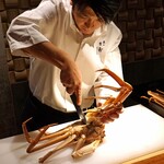 Higashiyama Yoshihisa - 松葉蟹を捌いております