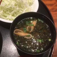 とんかつ まい泉 青山本店 - おかわり自由　アオサの味噌汁　