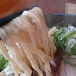 満び - らーめん太麺こってりの麺