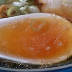 満び - らーめん太麺こってりのスープ