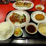 餃子の王将 - 日替りランチ　ライス大盛り　餃子