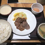 たんやHAKATA - 牛たん朝定食＋とろろセット（680円：税込）。生卵か海苔を選べますので「生卵」を。