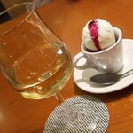 Anri vaju - ◆ワイン白 ◆アンリヴァ特製デザート バニラアイスクリームのベリーソース掛け