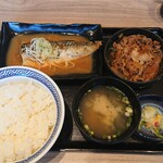 Yoshinoya - 牛・鯖みそ定食
