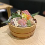 酒と肴と蕎麦 サカナケンキュウジョ - 名物!大漁盛り合わせ(縞そい、鰤、サーモン、とろ、金目鯛)