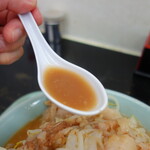 らーめん 蓮 - サッパリした豚ガラスープ&背脂（寸胴に一斗缶一本かな）