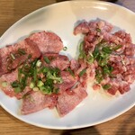 焼肉ダイニング いな穂 - 塩タンと塩アゴ